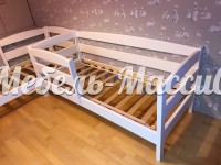 Кровать Нота модель№2 с бортиком из массива дерева