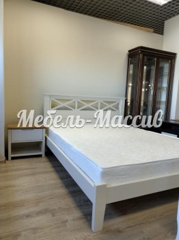 Кровать Леруа из массива дерева