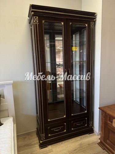 Распродажа экспозиций с магазина! Шкаф - Сервант Верди - 313 из массива Бука, оттенок грецкий орех 3 + патина золото